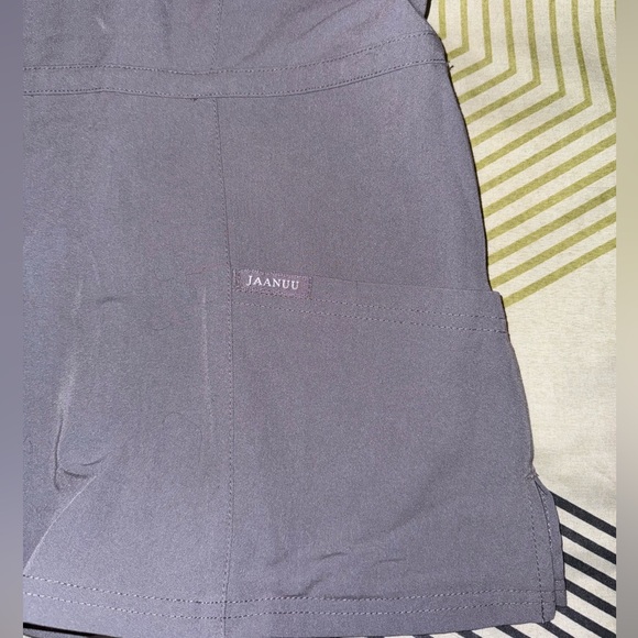 Gray scrub top - Picture 6 of 9